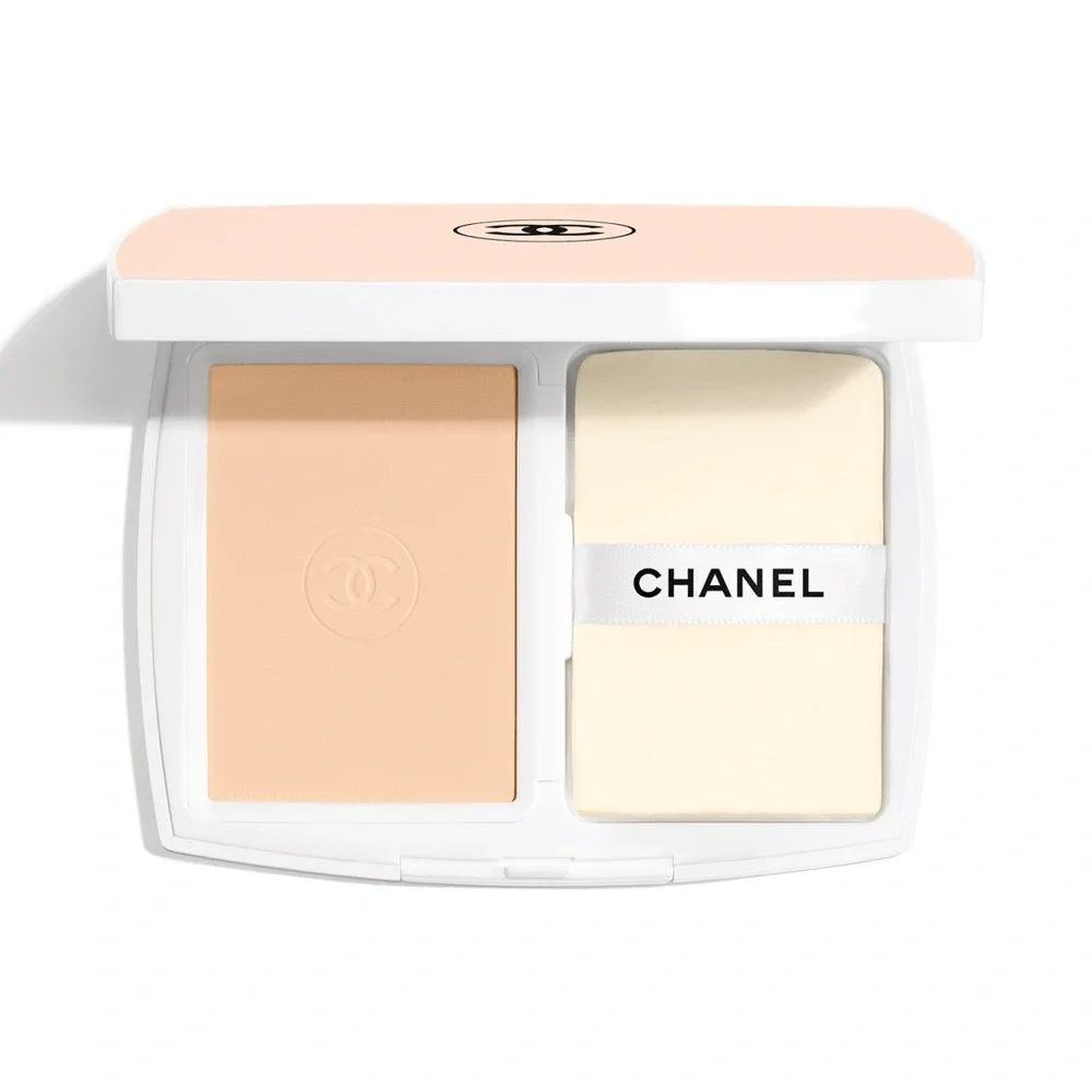 CHANEL LE BLANC COMPACT. BRIGHTENING COMPACT FOUNDATION LONG-LASTING RADIANC